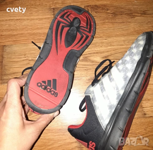 Като нови Adidas Spider-Man , снимка 2 - Детски маратонки - 54373907
