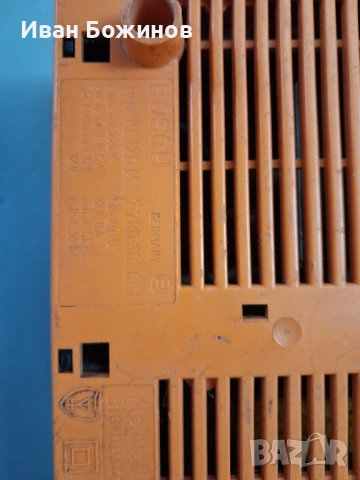 Зарядно  за акумулатори BOSCH, 12V и 6V., снимка 2 - Оригинални зарядни - 54413324