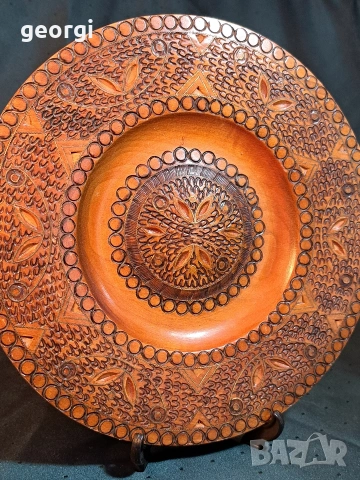 декоративна дърворезбована чиния за стена с месингови вложки 35/1