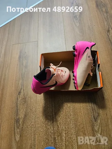 нови футболни обувки Nike , снимка 3 - Спортни обувки - 55359464