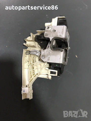 Заключващ механизъм за предна дясна врата за Mercedes W906 Sprinter (2006-2012) A9067201835, снимка 2 - Части - 54164805