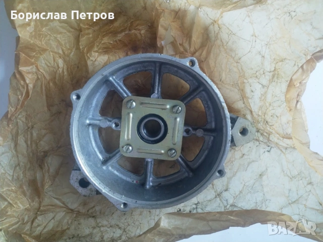 Капак гол за генератор Волга ГАЗ24, снимка 2 - Части - 54745644