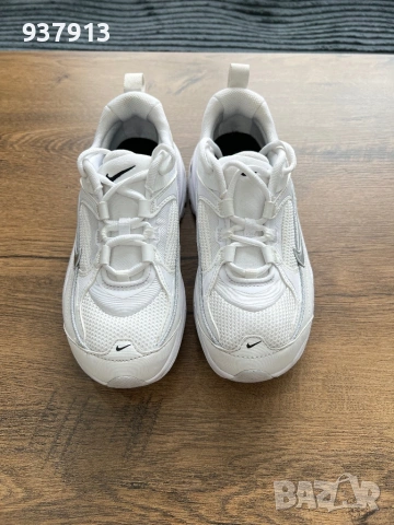 Дамски маратонки Nike Air Max Bliss, снимка 5 - Маратонки - 53996068