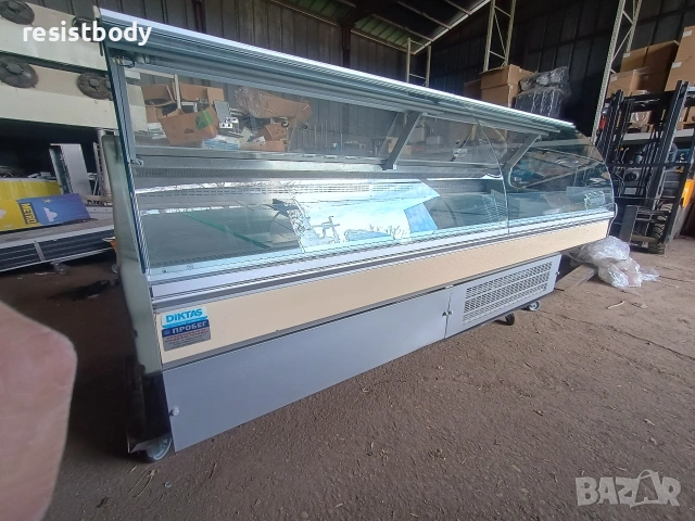Щандова хладилна витрина 250см, снимка 3 - Витрини - 54130332