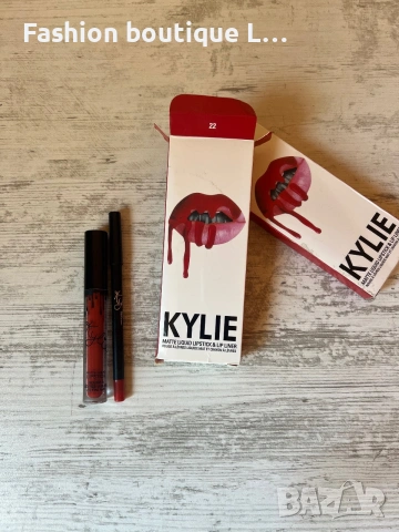 Комплект червило и молив на KYLIE Cosmetics цвят 22 с аромат на шоколад в кутия на марката 🖤❤️, снимка 4 - Декоративна козметика - 55286463