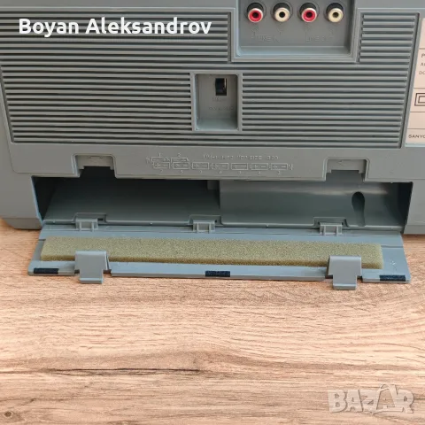 Двукасетъчен радиокасетофон Sanyo M-W25K (1983г.), снимка 18 - Радиокасетофони, транзистори - 55694894