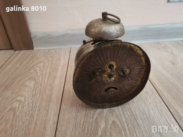 Стар работещ будилник, снимка 5 - Антикварни и старинни предмети - 54483700