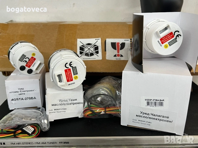 Уреди за кола обороти,масло темп.и налягане , снимка 2 - Аксесоари и консумативи - 54379011