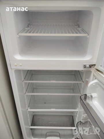 Хладилник с горна камера, снимка 2 - Хладилници - 54088127