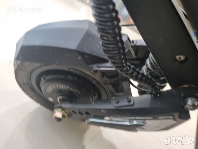 Електрическа тротинетка Vsett 10 APEX, снимка 10 - Скейтборд, ховърборд, уейвборд - 55036563