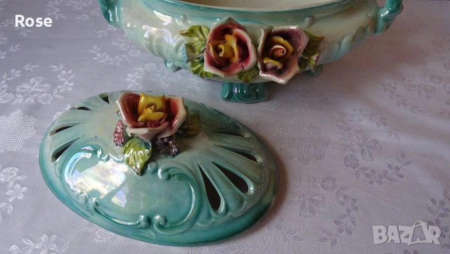 Италиански съд с капак, изработен в стил Capodimonte., снимка 6 - Сервизи - 55184396