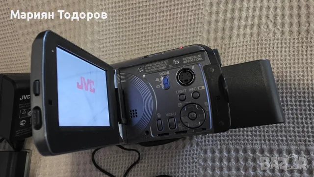 JVC Everio GZ-MG20U.