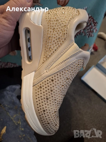 маратонки, снимка 3 - Детски маратонки - 54032355