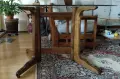 Продавам масивна трапезна маса с плот от закалено стъкло и крака от масивно дърво. , снимка 4