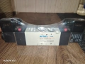 Пневматичен електромагнитен клапан AirTAC 4V330C-10, снимка 1