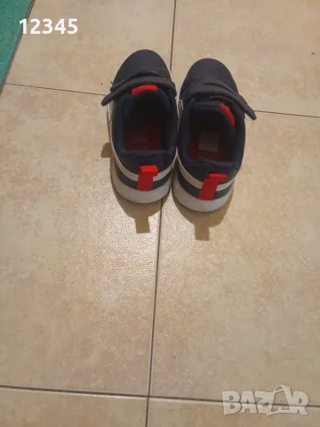 Продавам детски маратонки Puma