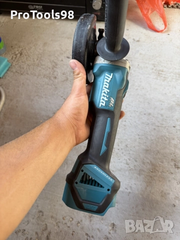 Makita DGA 511 безчетков ъглошлайф, снимка 2 - Ъглошлайфи - 55469972
