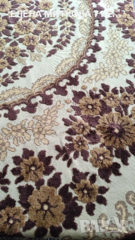 Тежка покривка за маса с релефни плюшени флорални мотиви, снимка 4 - Покривки за маси - 54213615