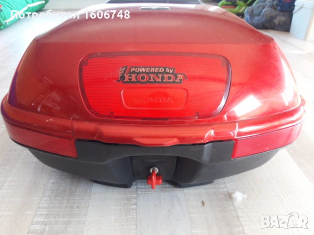Оригинален Honda top case / заден куфар,  с облегалка за пасажер, вероятно за ST1100/ST1300 P , снимка 2 - Аксесоари и консумативи - 54786146