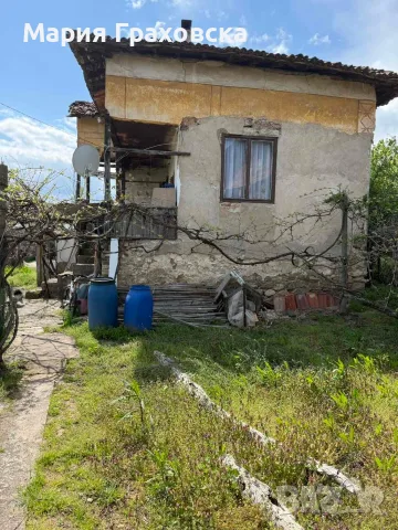 Стара къща с двор с.Боровец