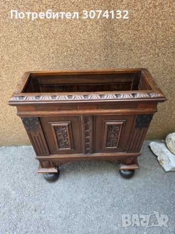 Антикварен шкаф в готически стил, снимка 2 - Шкафове - 54283773