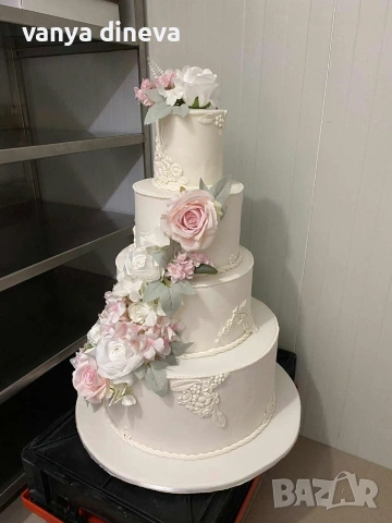 Сватбена бутафорна торта