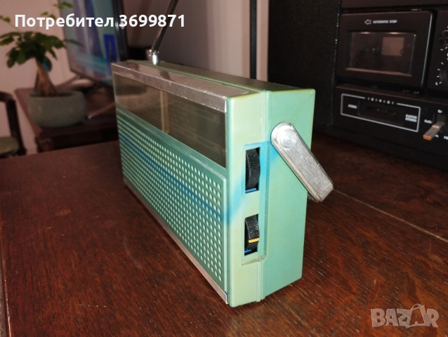 Радиотранзистор ИТТ., снимка 2 - Радиокасетофони, транзистори - 54947368