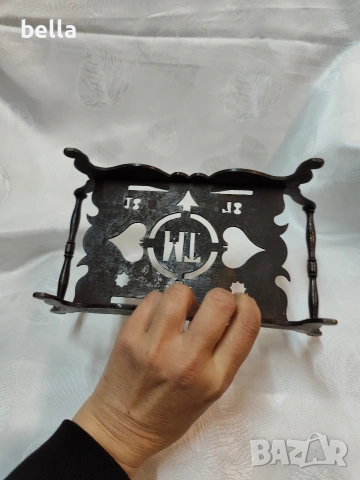 Антикварна кована подложка за чугунени ютии (1878 г.) – Уникат с инициали "МТ", снимка 4 - Антикварни и старинни предмети - 54214131