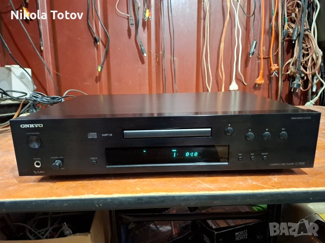 Продава се COMPACT DISC PLAYER Onkyo C-7030.