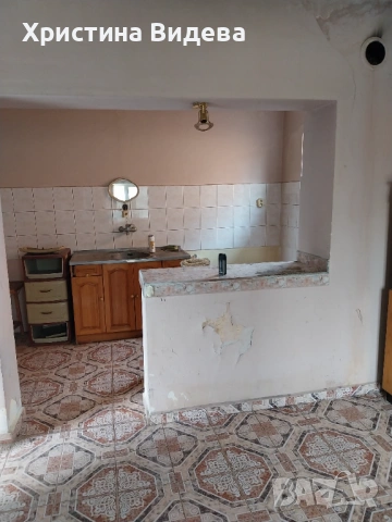 На 1 етаж с допълнителни постройки, снимка 2 - Къщи - 54368812