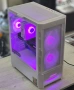 Настолен геймърски компютър G:RIGS / 2TB / RTX 5060 8GB / 32GB RAM / RYZEN 5 7500F, снимка 1