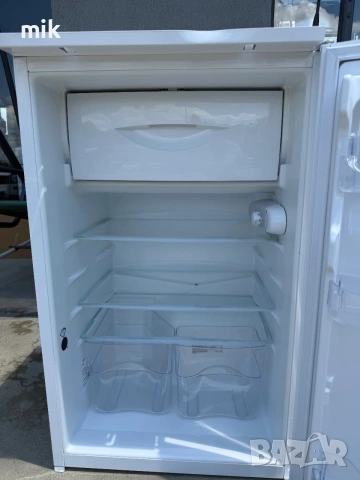 Малък хладилник с камера Whirlpool, снимка 3 - Хладилници - 55046435