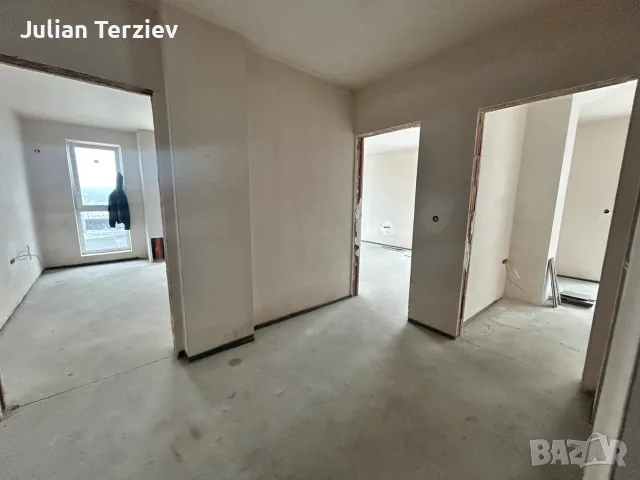 Тристаен апартамент до магазин Практикер-В. Търново