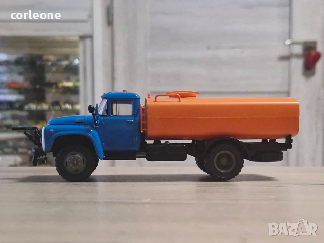 ЗИЛ-130 водоносна 1977 - мащаб 1:43 на DeAgostini моделът е нов в блистер, снимка 2 - Колекции - 55016470