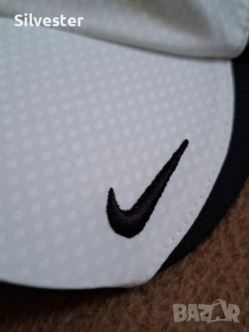 Бяла шапка с козирка Найк/ Nike, един размер, чисто нова, снимка 4 - Шапки - 54383936