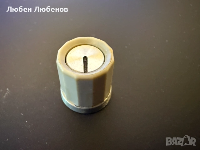 Търся Пластмасово Копче с Метална основа за Руски Осцилоскоп