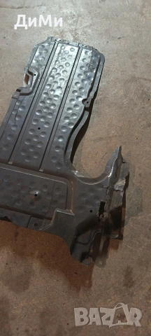 кора под двогателя мерцедес ц класа 63 амг 63 amg, снимка 2 - Части - 54606810