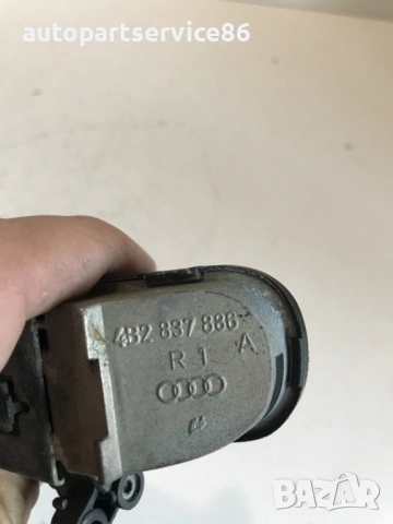 Външна дръжка на задна дясна врата, червена за Audi A4 B5 2.8 V6 (2001) 4B2837886A, снимка 2 - Части - 54667914