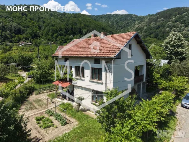 Двуетажна просторна къща в село Стоките, обл. Габрово., снимка 6 - Къщи - 55349179