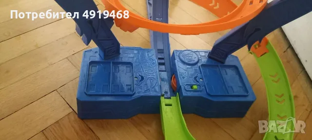 Писта Hot Wheels Corkscrew Crash (Тройен луп с мотор), снимка 2 - Коли, камиони, мотори, писти - 55684992