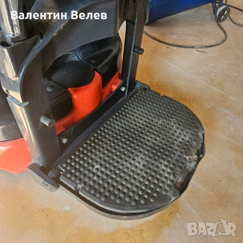 Електрическа палетна количка-стакер LINDE L14, снимка 13 - Други машини и части - 53972379