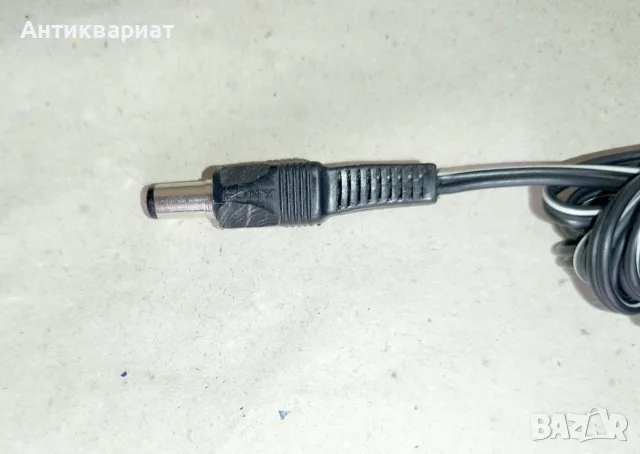 Зарядно, адаптер Sony AC-930E с минуса в средата (9 V / 600 mA) / Japan, снимка 4 - Други - 55512553