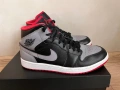 Оригинални Nike Air Jordan 1 mid в размер 42, снимка 5