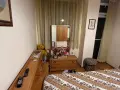 Продавам спалня с гардероб, нощни шкафчета и огледало, снимка 4