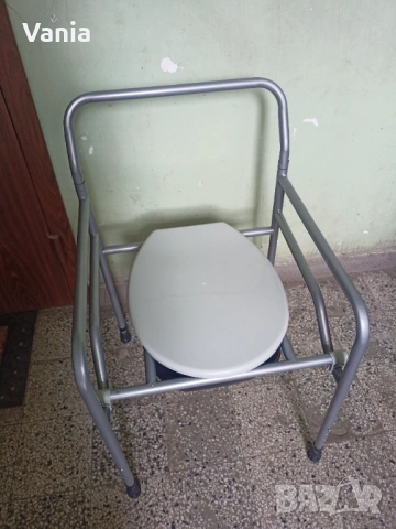 Сгъваем инвалиден тоалетен стол 