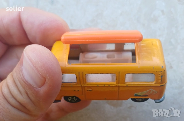 Това е класическа количка Matchbox Series No. 23 Volkswagen Camper, произведена от Lesney в Англия п, снимка 5 - Колекции - 54552049