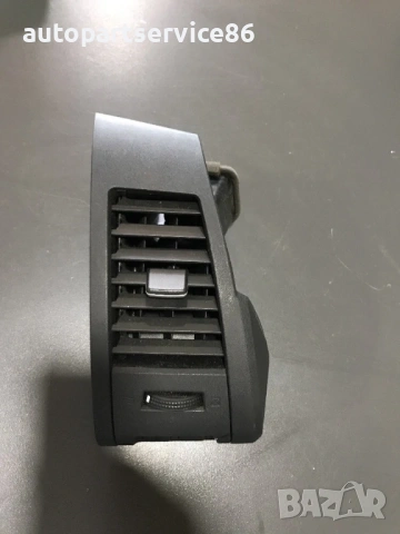 Дясна въздушна решетка на таблото за Nissan Murano 3.5 (2004-2007) 68760-CB000