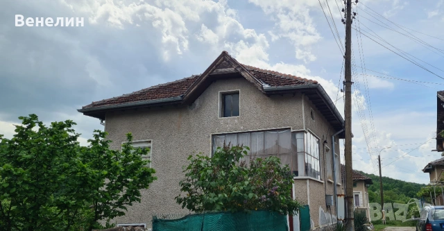 Продавам къща с двор в село Ботуня, на 20км от гр. Враца.