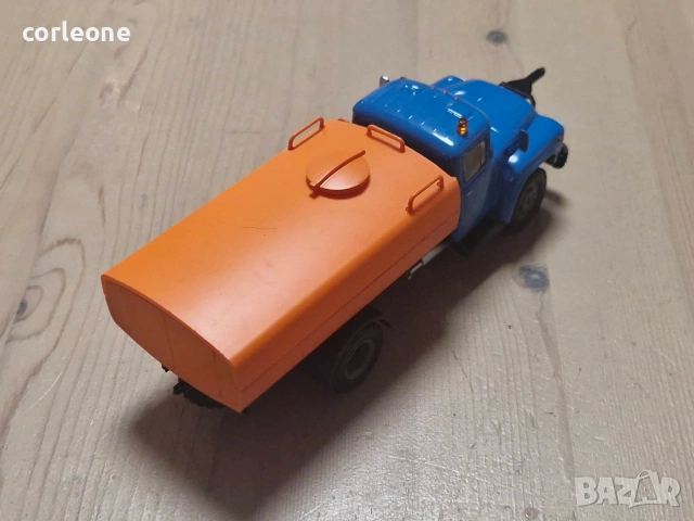 ЗИЛ-130 водоносна 1977 - мащаб 1:43 на DeAgostini моделът е нов в блистер, снимка 8 - Колекции - 55016470