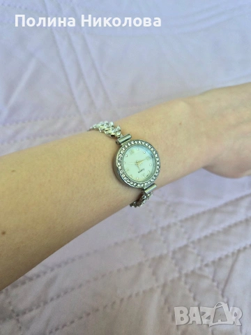 Дамски сребрист часовник, снимка 5 - Дамски - 54323527